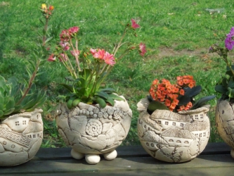 Blumen- oder Kräutertöpfe